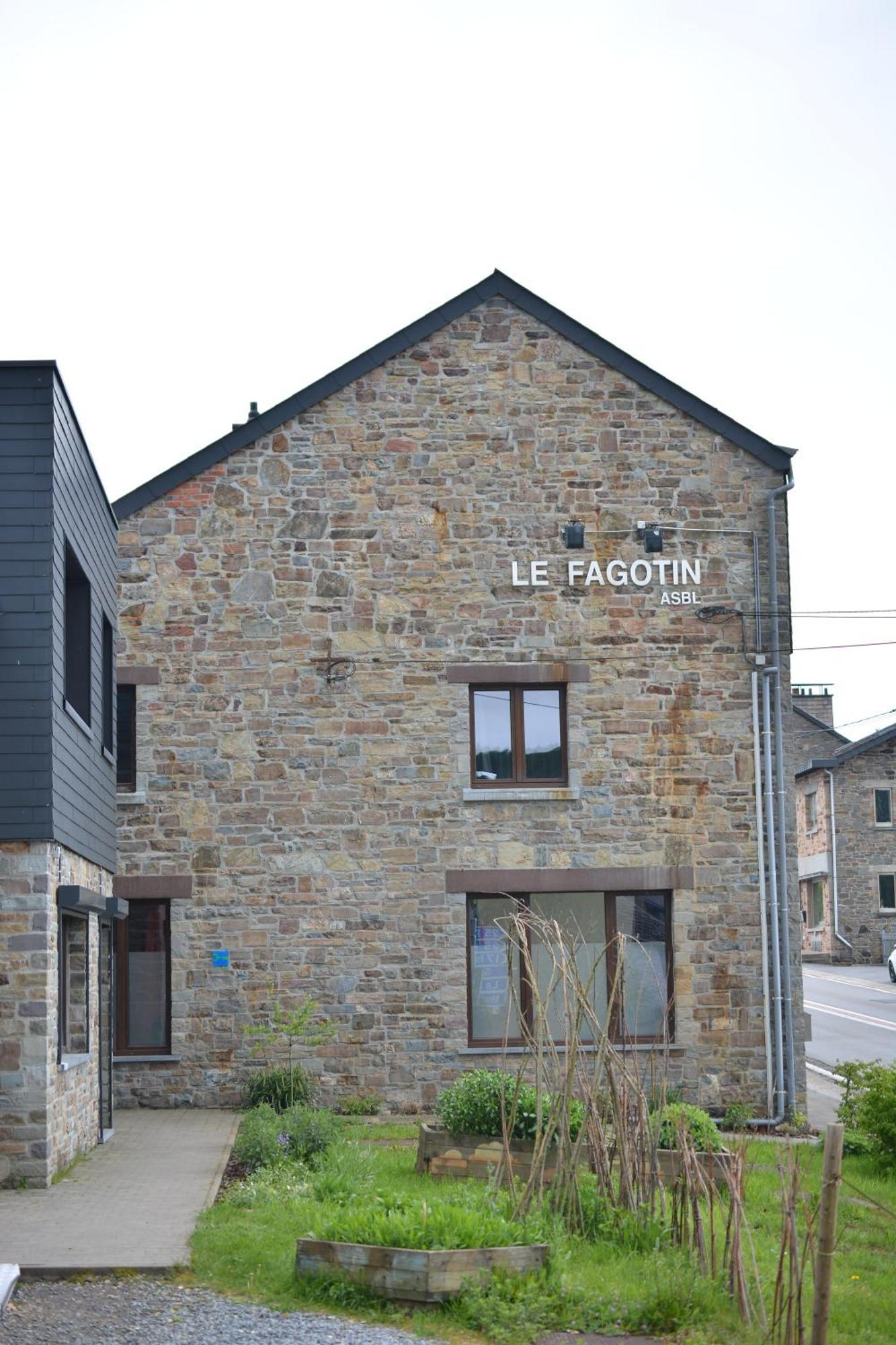 Le Fagotin - Youth Hostel Стумон Екстериор снимка